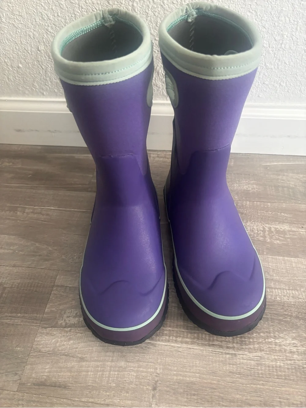 Purple BOGS waterproof rain/snow boots in youth size 2.